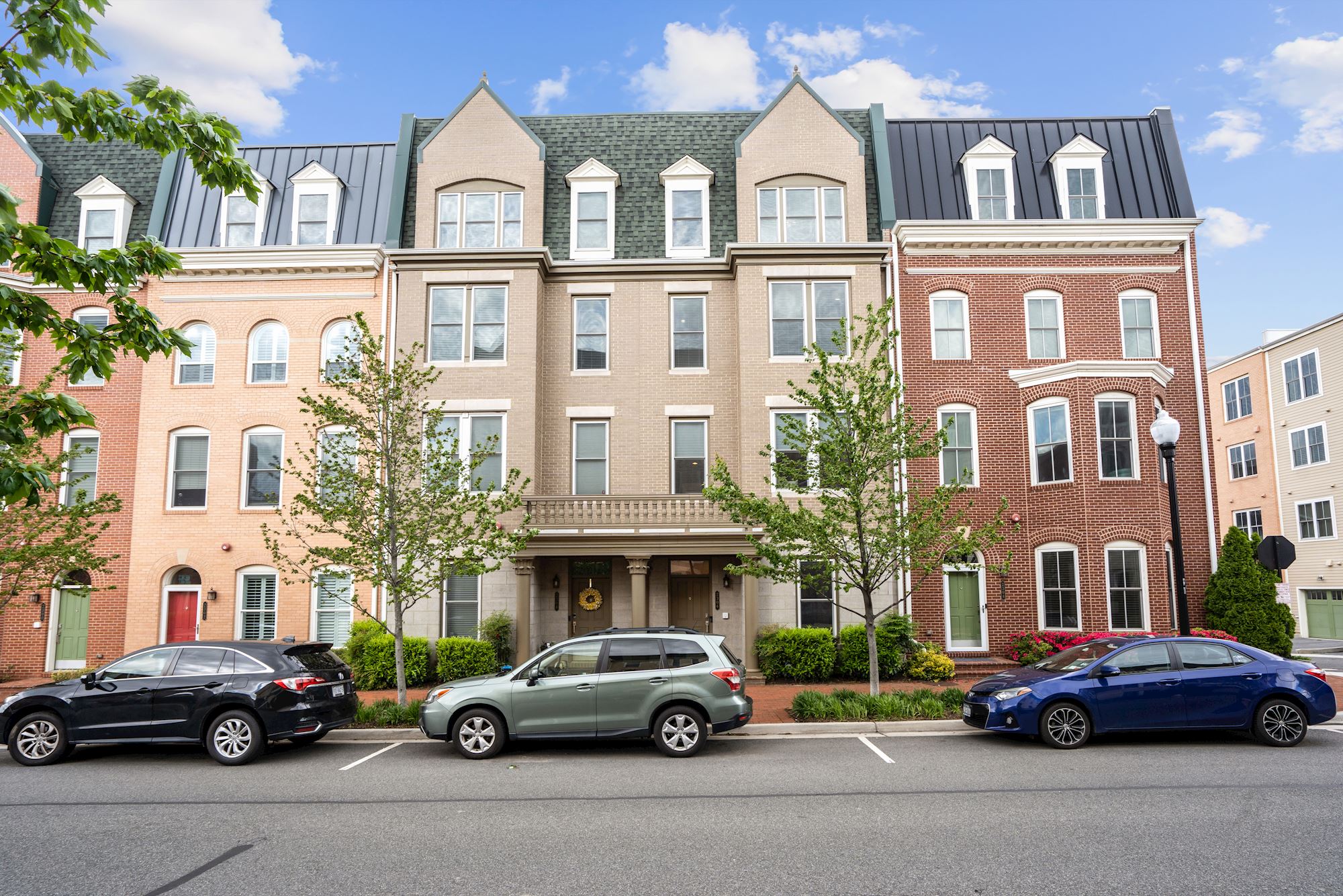 Large townhouse for sale at 2306 Main Line Blvd, Alexandria, VA 22301