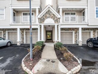 313 Prestwick Way, Edison, NJ 08820