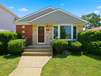 Front of house at 6837 Davis Street, Morton Grove, IL 60053